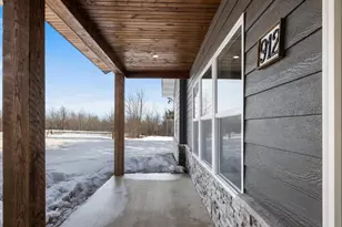 912 Carter Cir, Eveleth, MN 55734 - Photo 8