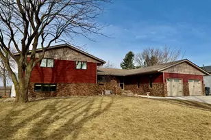 1665 Oakwood Dr, Worthington, MN 56187 - Photo 2