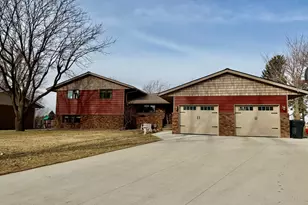 1665 Oakwood Dr, Worthington, MN 56187 - Photo 1