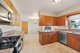 2807 Edgewood Dr N, Fargo, ND 58102 - Photo 12