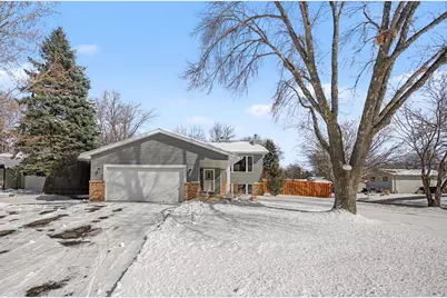 9614 Wellington Lane N, Maple Grove, MN 55369 - Photo 2