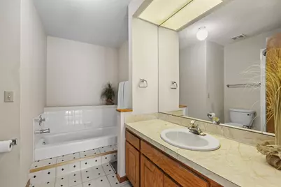 8136 Dakota Lane, Chanhassen, MN 55317 - Photo 18