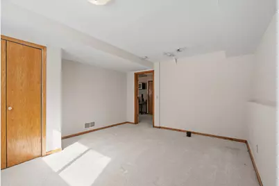 8136 Dakota Lane, Chanhassen, MN 55317 - Photo 24