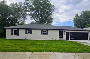 406 8th Ave SW, Pipestone, MN 56164 - Photo 1