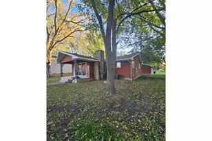 902 Marion St, Waterville, MN 56096 - Photo 10