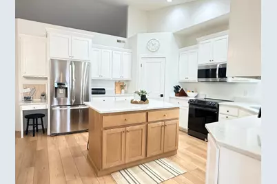 707 43rd Avenue S, Moorhead, MN 56560 - Photo 2