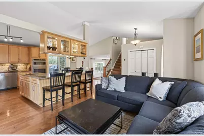 392 Pendryn Hill Curve, Woodbury, MN 55125 - Photo 10