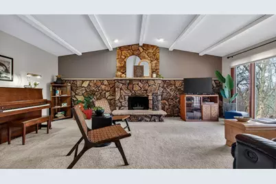 609 Manor Court, Altoona, WI 54720 - Photo 8