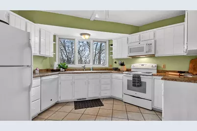 609 Manor Court, Altoona, WI 54720 - Photo 2