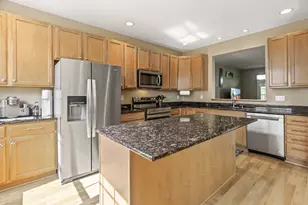 1666 Village Trail E, Maplewood, MN 55109 - Photo 10