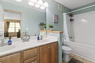 1666 Village Trail E, Maplewood, MN 55109 - Photo 18