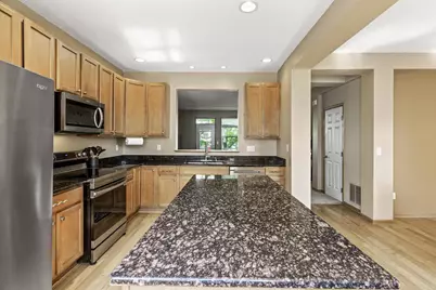 1666 Village Trail E #6, Maplewood, MN 55109 - Photo 12