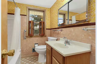 7501 Clinton Avenue, Richfield, MN 55423 - Photo 18