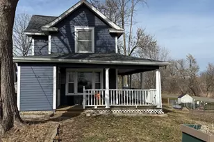 352 4th St N, Brownton, MN 55312 - Photo 1