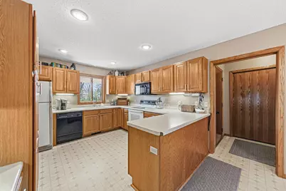 526 Beaver Street E, Belle Plaine, MN 56011 - Photo 6