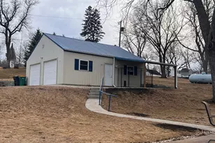 102 Grant Street S, Lake Benton, MN 56149 - Photo 4