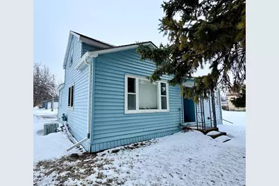 810 2nd Street NE, Roseau, MN 56751 - Photo 2