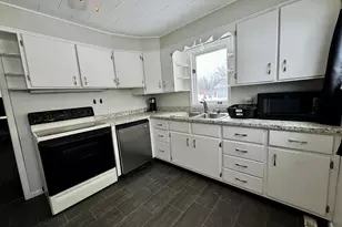 810 2nd St NE, Roseau, MN 56751 - Photo 4