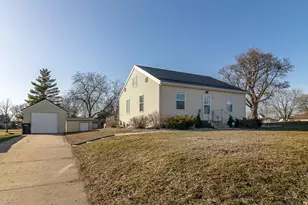 205 Park St N, Fairfax, MN 55332 - Photo 1