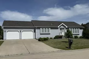 305 15th St N, Breckenridge, MN 56520 - Photo 1
