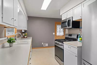 807 Rose Place, Roseville, MN 55113 - Photo 16