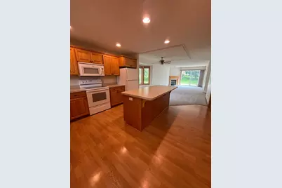 572 Williamsburg Place, New Richmond, WI 54017 - Photo 8