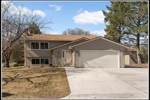 8501 Zanzibar Ln N, Maple Grove, MN 55311 - Photo 2