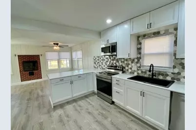 1107 10th Street NW, Austin, MN 55912 - Photo 4