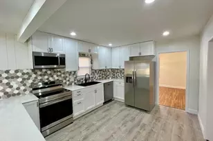 1107 10th St NW, Austin, MN 55912 - Photo 2