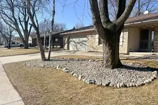 1166 Maplewood Dr, Worthington, MN 56187 - Photo 4