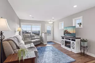 8067 Abercrombie Ln, Woodbury, MN 55129 - Photo 4