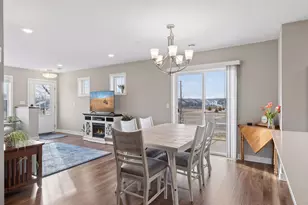 8067 Abercrombie Ln, Woodbury, MN 55129 - Photo 10