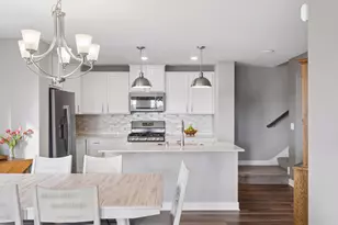 8067 Abercrombie Ln, Woodbury, MN 55129 - Photo 10