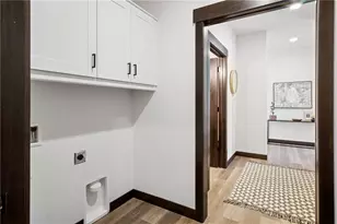 3355 Iris Dr, Eau Claire, WI 54703 - Photo 10