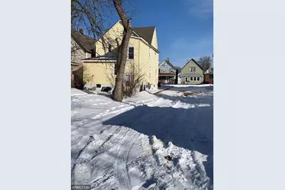124 E 17th Street, Hibbing, MN 55746 - Photo 2