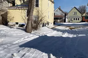 124 E 17th St, Hibbing, MN 55746 - Photo 2