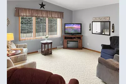 818 E 2nd Street N, Truman, MN 56088 - Photo 6