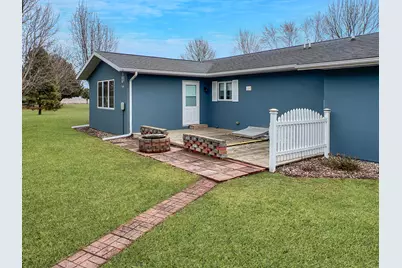 818 E 2nd Street N, Truman, MN 56088 - Photo 4