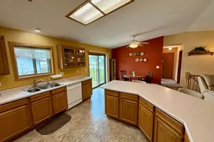 510 Ash Ave, Bird Island, MN 55310 - Photo 10