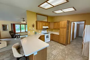 510 Ash Ave, Bird Island, MN 55310 - Photo 2