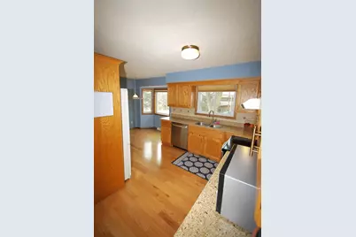 1901 Yorkshire Avenue S, Hopkins, MN 55305 - Photo 8