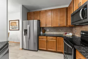 10806 S Shore Dr, Plymouth, MN 55441 - Photo 14