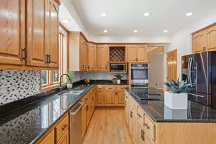 6340 Summit Cir, Chanhassen, MN 55317 - Photo 16