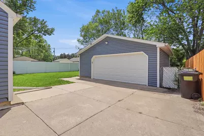 8352 Nicollet Avenue S, Bloomington, MN 55420 - Photo 32