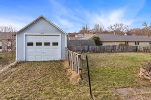 117 W Van Dusen St, Springfield, MN 56087 - Photo 6