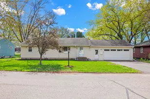 1324 Valley St, Chaska, MN 55318 - Photo 2