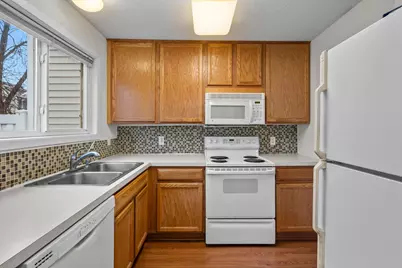 2945 Village Circle, Chanhassen, MN 55317 - Photo 12