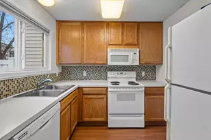 2945 Village Cir, Chanhassen, MN 55317 - Photo 12