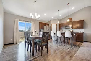 904 Palm Cir, Annandale, MN 55302 - Photo 4