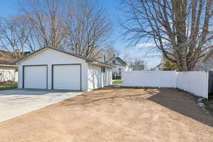 208 E 1st St, Waconia, MN 55387 - Photo 8